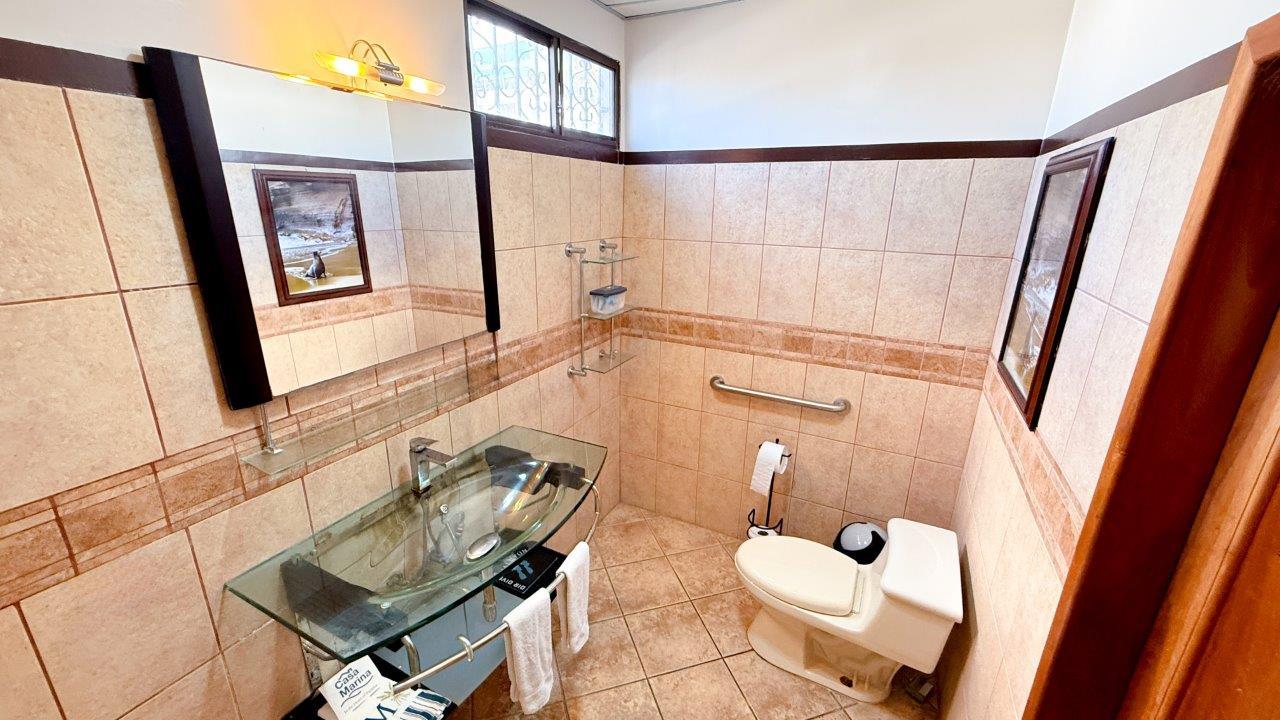 Casa Marina modern bathroom